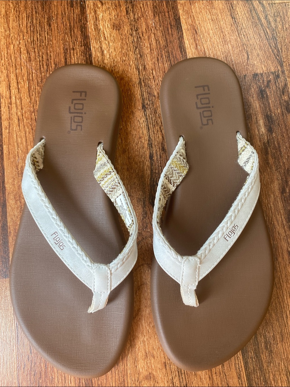 Flojos women's Maddy flip-flops ivory cushion bed Sz 10 like new!